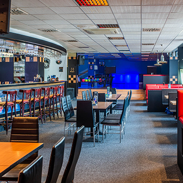 Bar a interiér Bowling Centrálu
